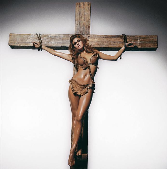 Raquel Welch on the cross, Los Angeles 1966