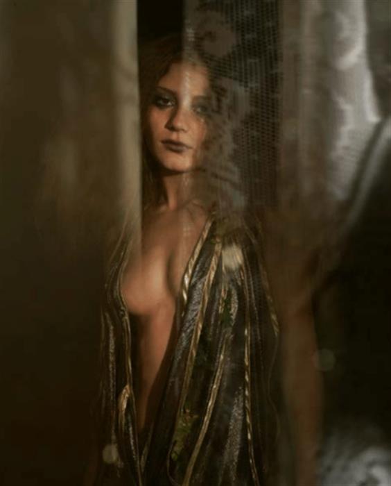  AURORA SNOW, BALCONY GHOST