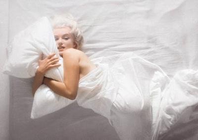 Marilyn Monroe poses naked in bed for photographer Douglas Kirkland in Los Angeles, 1961.