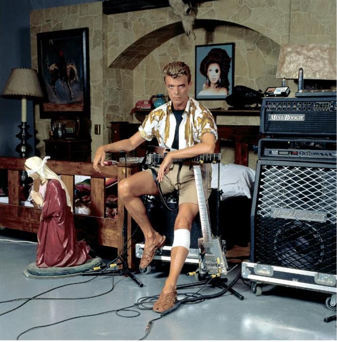David Bowie with bandaged on knee